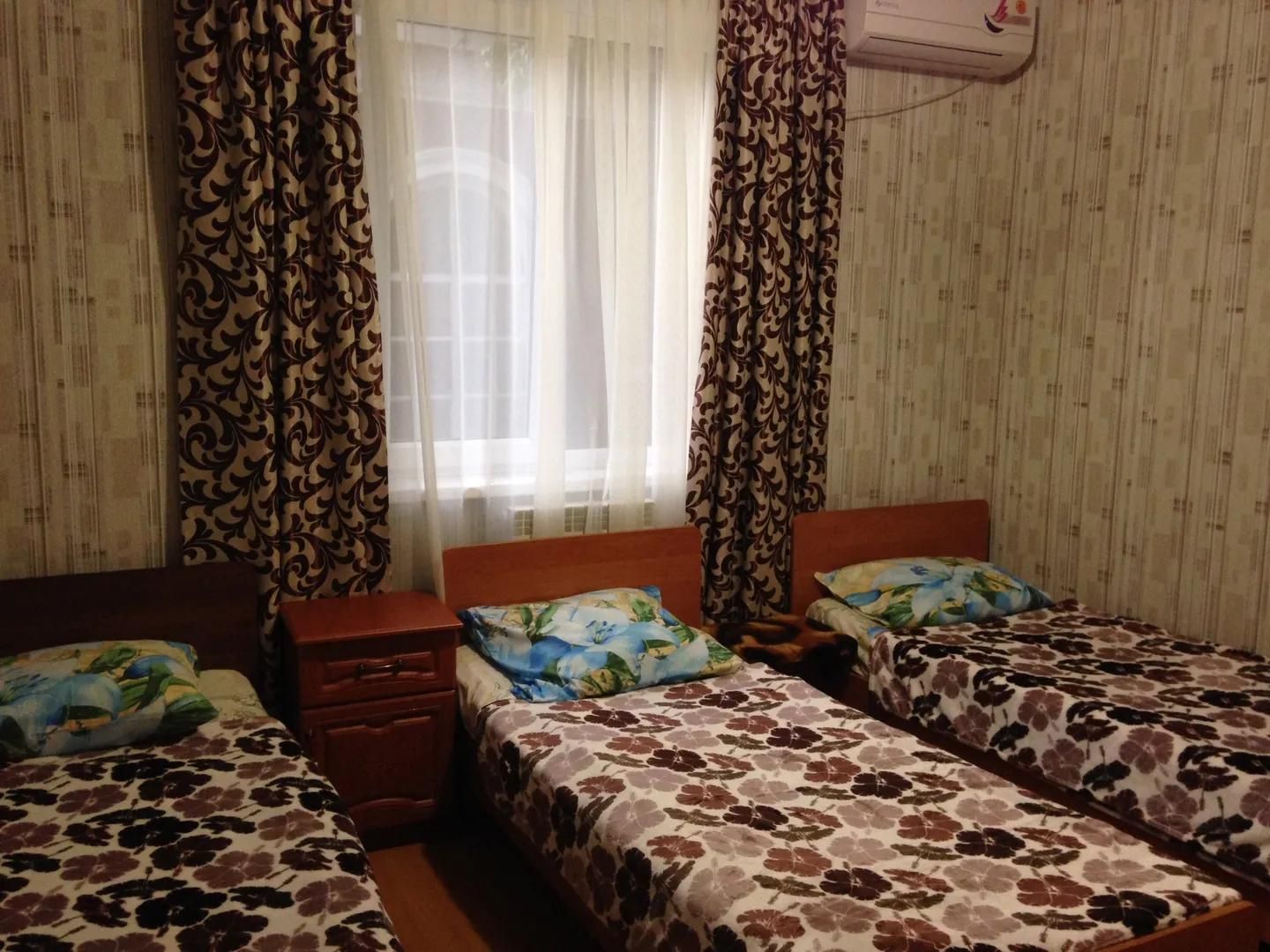 Трёхместный номер без удобств